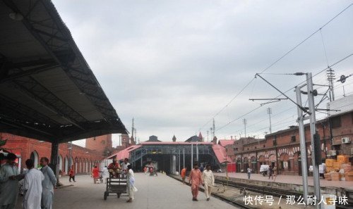  「待遇」巴基斯坦火车站，中国人这待遇，老外很眼红，甚至巴国