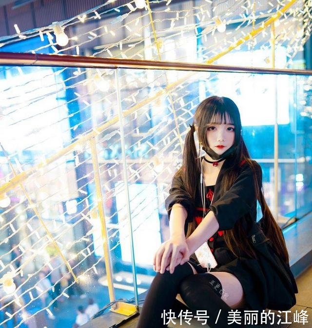 绝对领域制服cosplay，黑丝美腿让人沦陷