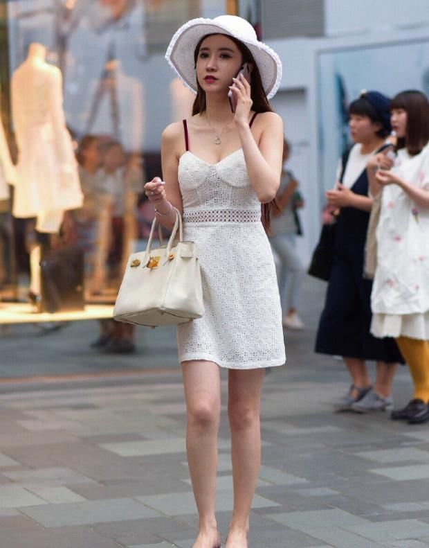 『小姐姐』裙子全是“破洞”, 不怕漏风吗?
