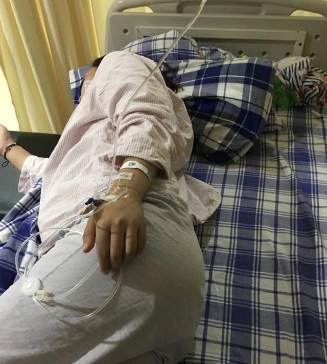 网红竟然敢殴打孕妇？看到帮凶母亲，我明白了一切