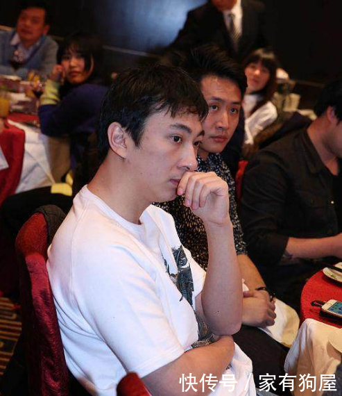 “厕所门”事件继续升级, 王思聪首次为关晓彤洗白, 网友: 事出反