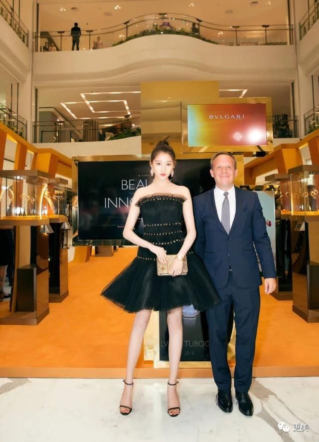 杨紫和关晓彤体重相同却被吊打，只因这个部位粗显胖20斤！