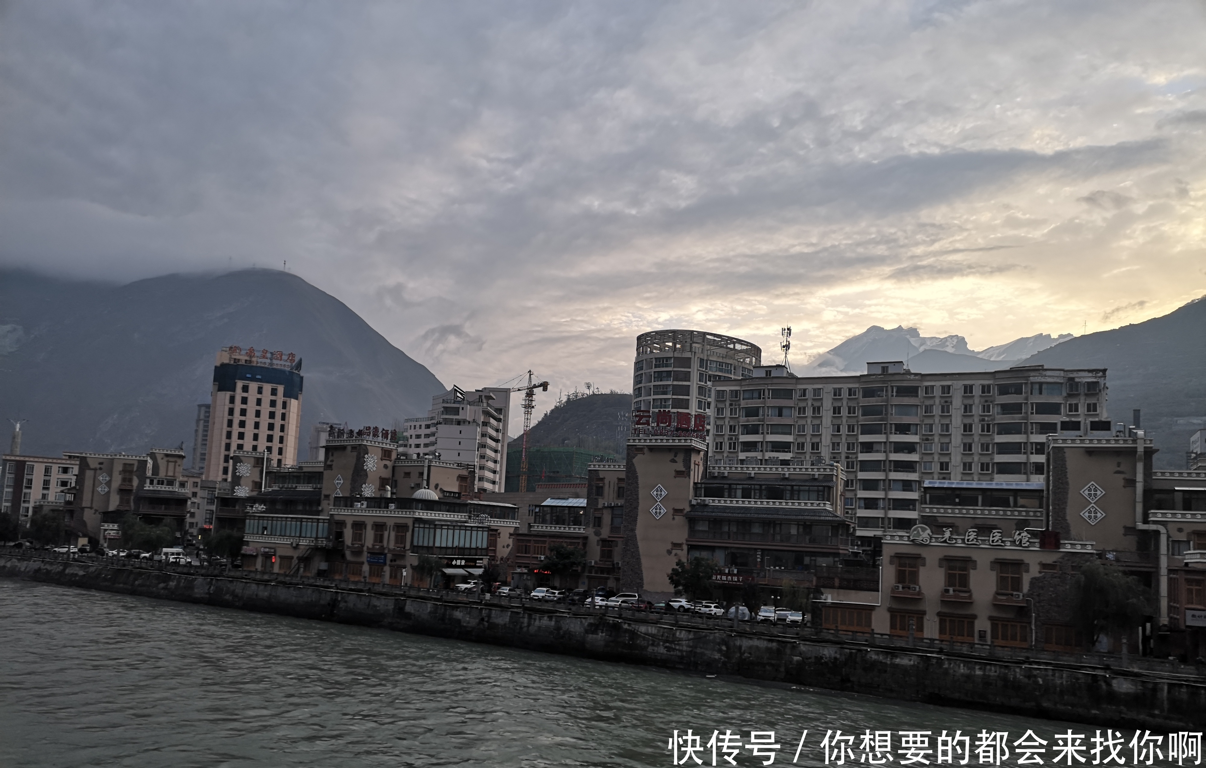  汶川@四川这个县，在城区就能见到雪山，知名度在全国无人不晓