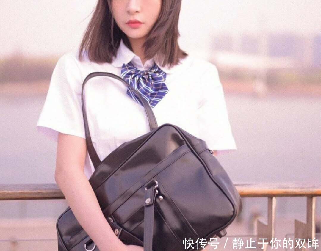  「小妹」白衬衫一不小心穿成酒吧小妹or房产中介？那是你不会穿！