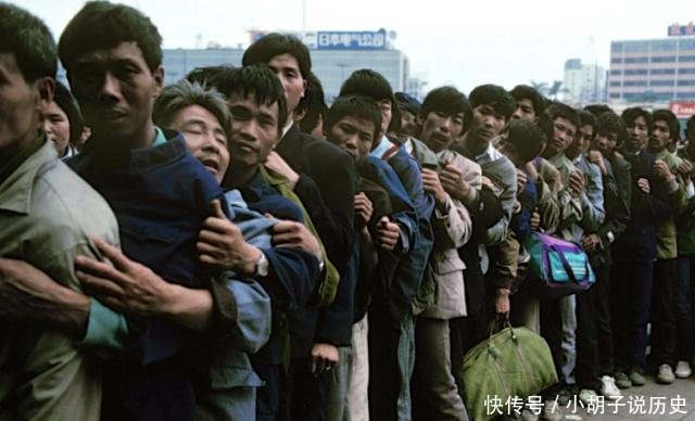 老照片1992年深圳南下的外来打工妹，看到了当年自己的样子
