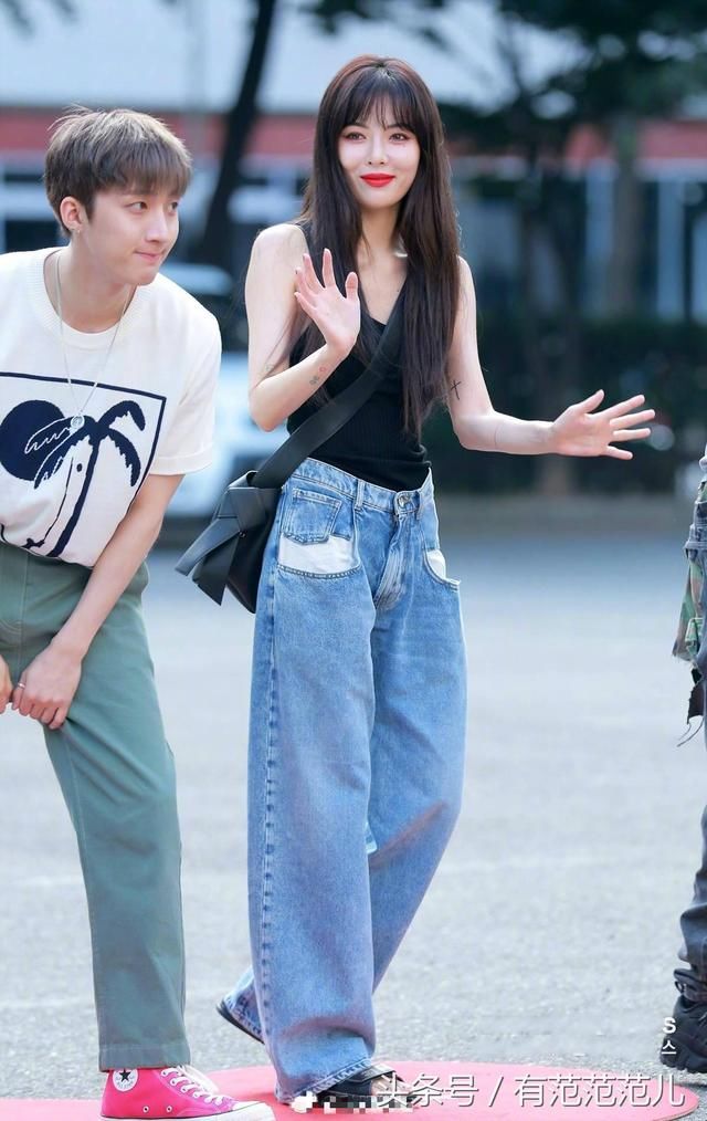 金泫雅的腰太细了，缝裤腰仍挡不住往下掉，网友：怪不得只有78斤