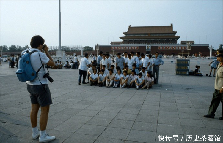 一组老照片带你看看80年代的“北上广”，街道上只有很少车辆