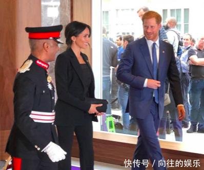 哈里王子与梅根出席典礼，梅根成为全场焦点，风范超越黛安娜！
