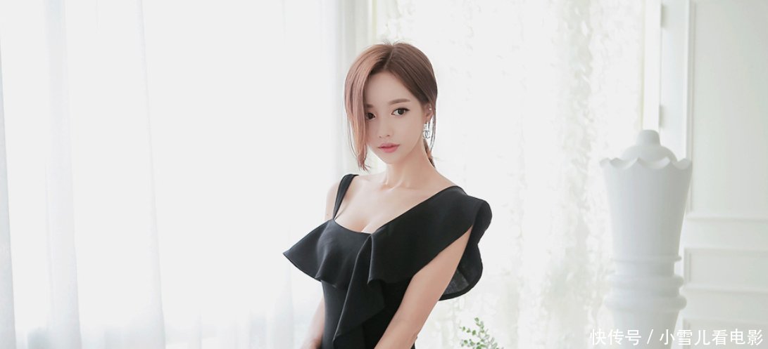 紧身包臀裙活泼可人的打扮，穿出随性街拍范！