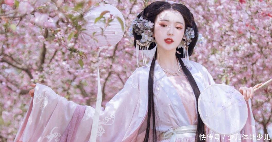  「内容」穿汉服拍证件时，需要着重注意的几点内容