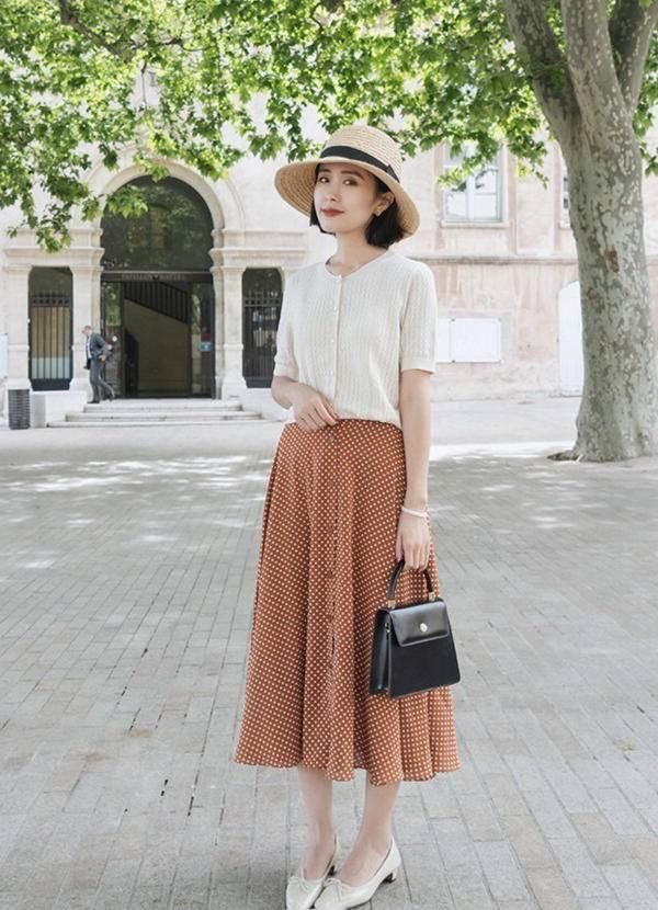  [专属]春季优雅的“知性风”显瘦穿搭，衬衣+高腰裤，打造你的专属美