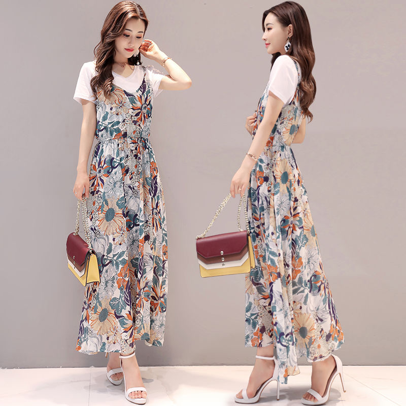 现在姑娘真会打扮，出门只穿个吊带，不过真的好好看