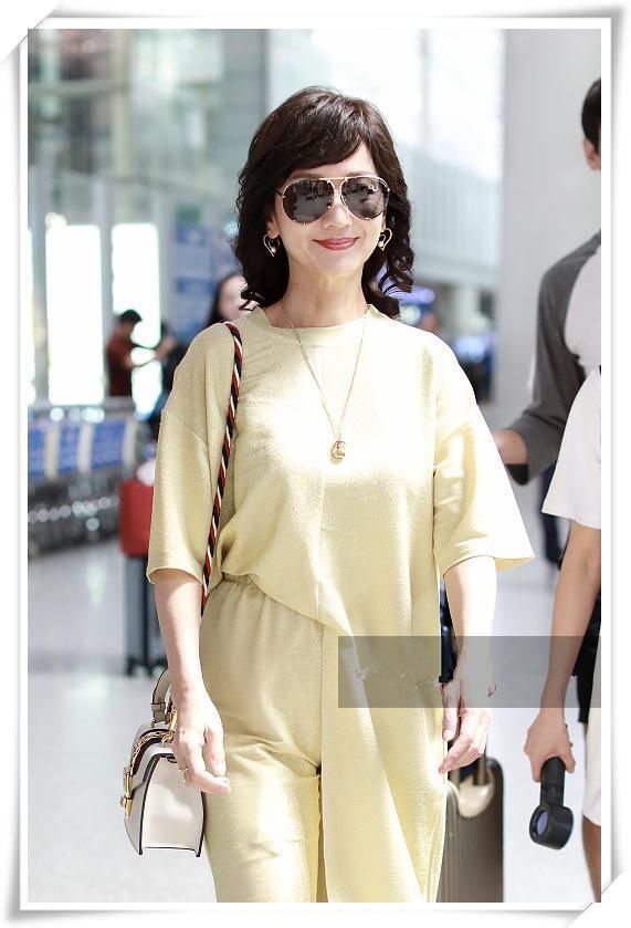 当41岁陈数遇上63岁赵雅芝，才知道保养对女人来说有多重要！