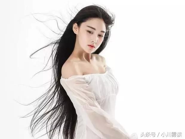 张馨予的性感撩人照，图二霸气十足，最后一张令我心跳加速