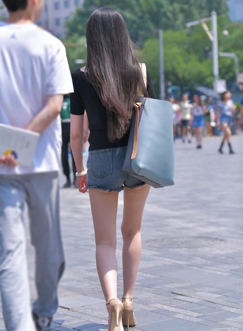  美丽|长腿妹子的美丽，你觉得可以接受吗？