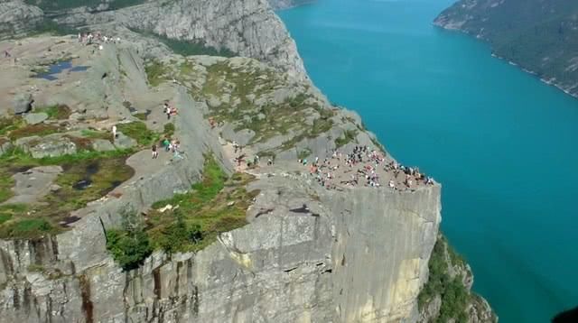 全球最壮丽的风景之一，相当于100层楼的高度，人们可免费游玩
