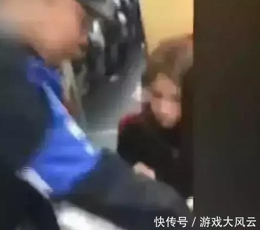 女子高铁使用自热盒饭，致使高铁减速 乘警你这盒饭吃的贵了啊！