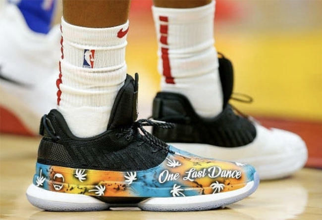 韦德上脚 One Last Dance 定制球鞋!发布感人视频,潸然泪下!