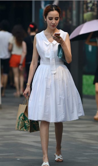 气温飙升，看美女怎么穿，清纯又养眼