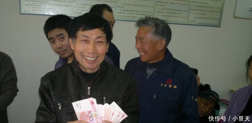 农民注意：家里有这张证的，赶紧找村委会领钱，每户近2000元！