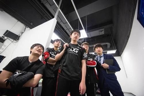  UZI|讲不出再见，那个战无不胜的狂小狗还是离我们而去！UZI生涯回顾！