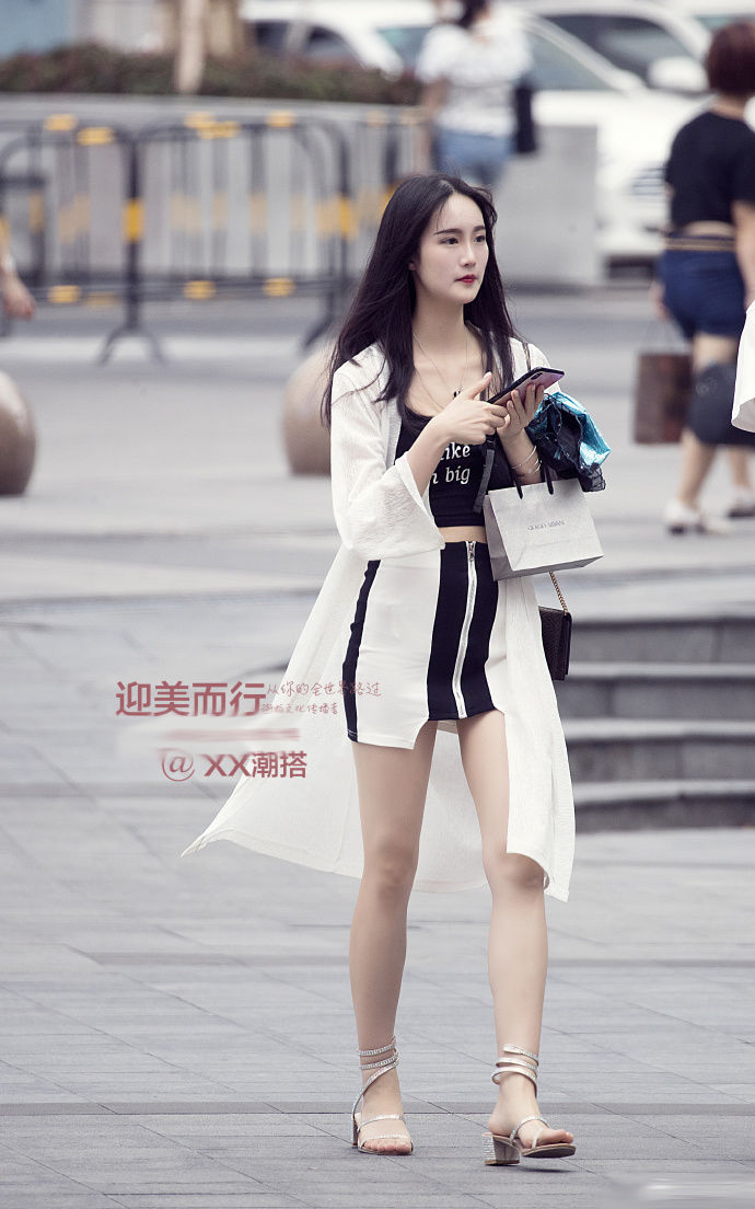 街拍成都:几套时尚的混搭，展示出优雅的美!