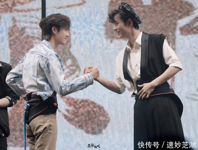 王一博跨年演唱会造型