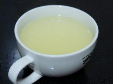 十个胖子九个湿，女朋友用土方法，逼出湿气，1个月瘦到95斤，没