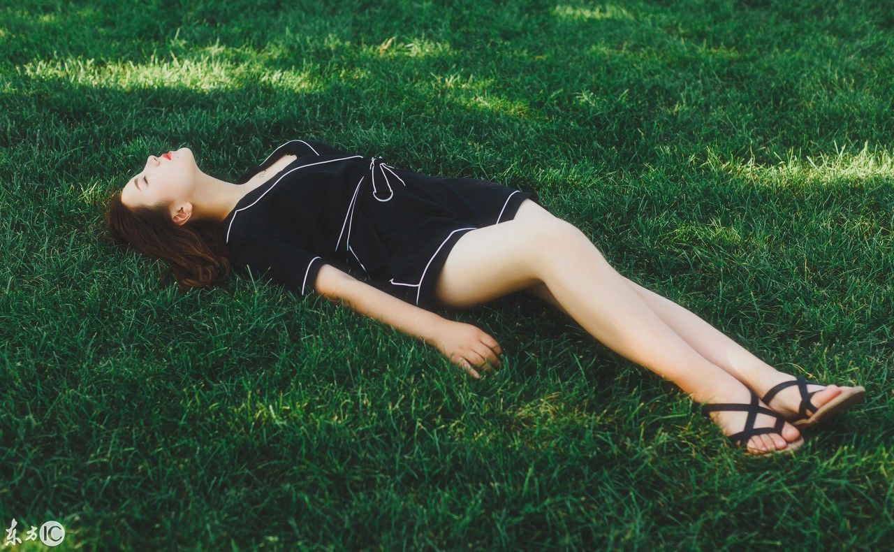 样貌和身材都不错的小美女，分享了