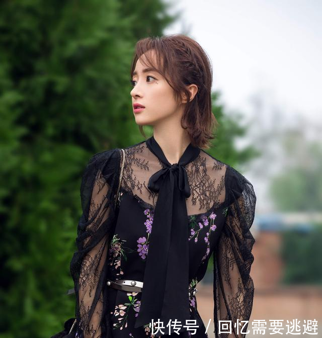 胡冰卿时尚气质甜美, 典雅大方, 自然灵动清新动人