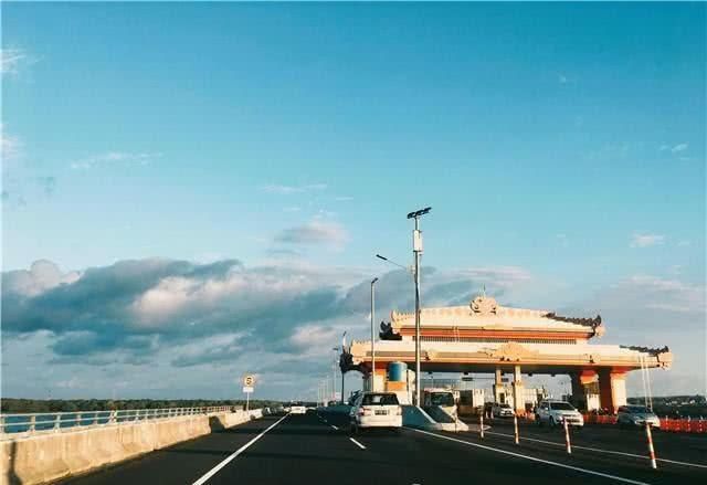  【高速】高速公路上的收费员在哪里上厕所？