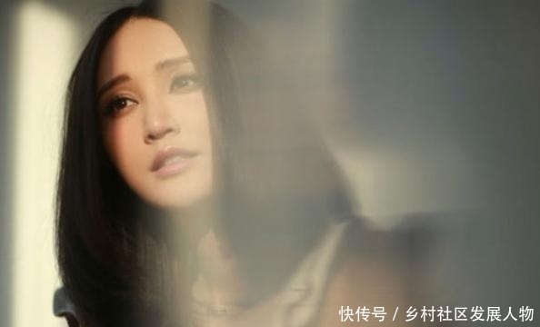 『二婚』张歆艺:初恋将她捧红,转身闪婚小15岁娇妻,今二婚袁弘幸福不已
