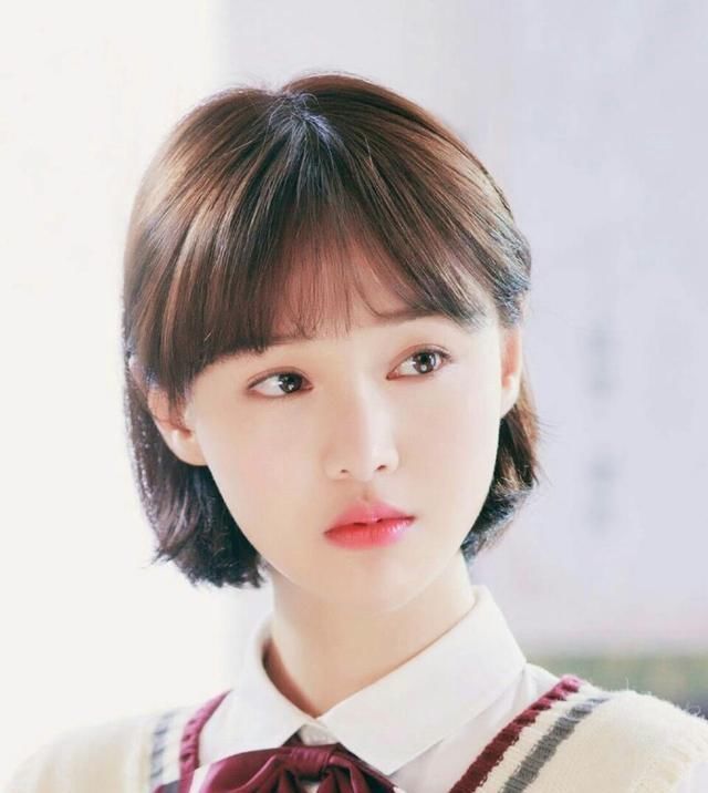  『更适合短发』女生的脸上有这三个“特征”,千万不要留黑长直,剪短发才上档次