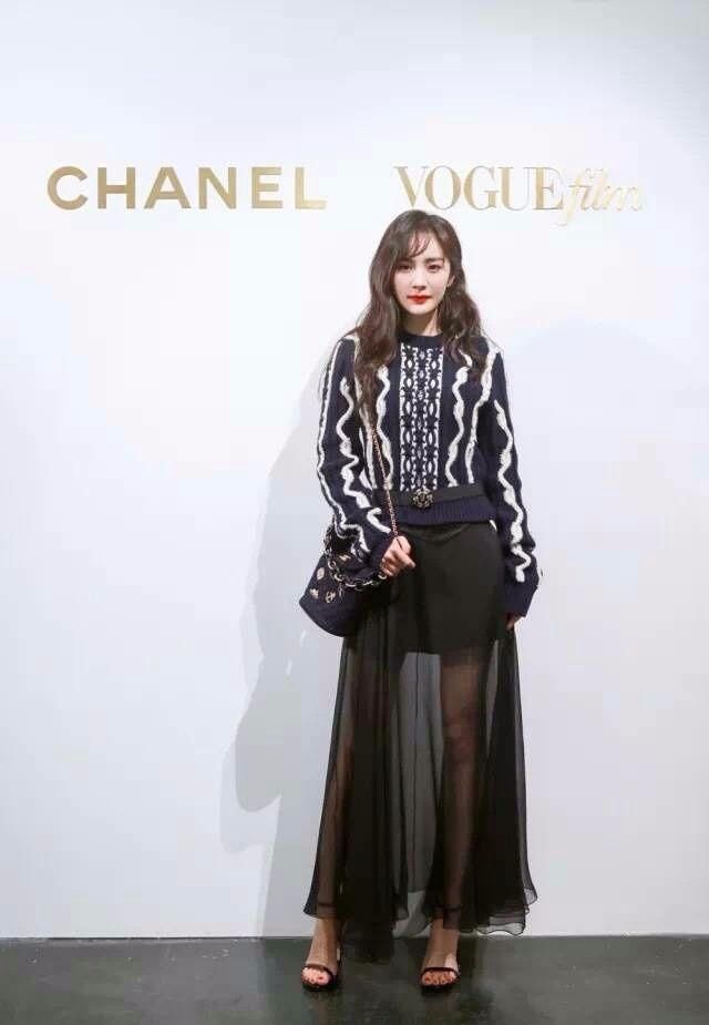 看到杨幂穿平底鞋我沉默了!差距太大!不知道是不是忘了修图?