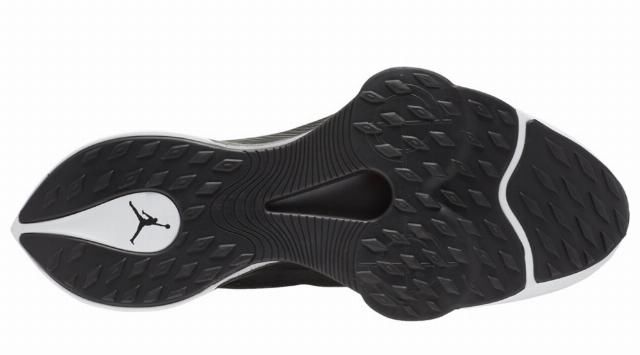  『顶级』Nike 顶级跑鞋同款气垫！这双 Jordan「专业级」跑鞋有点凶！