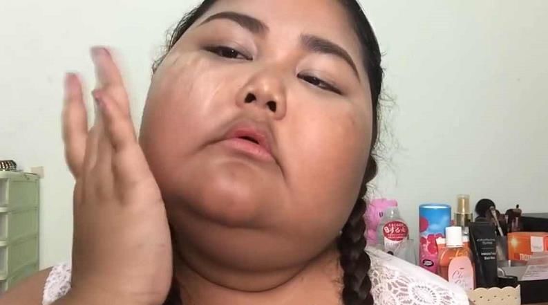 胖妹化妆不用化妆刷，全程用手拍，化完妆却让人心动