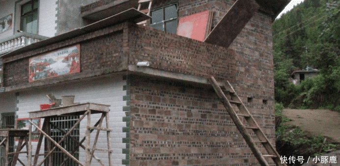 明年起, 农村建房需满足这2个条件, 否则属于违规建筑, 得拆除!