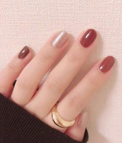  『身上的穿搭』玻璃风美甲算啥？拜年就该用“琥珀美甲”，亲戚见了都夸潮