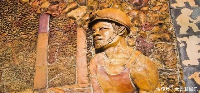 在被人放弃的小村落，这对夫妻一住就20年，每天都很开心