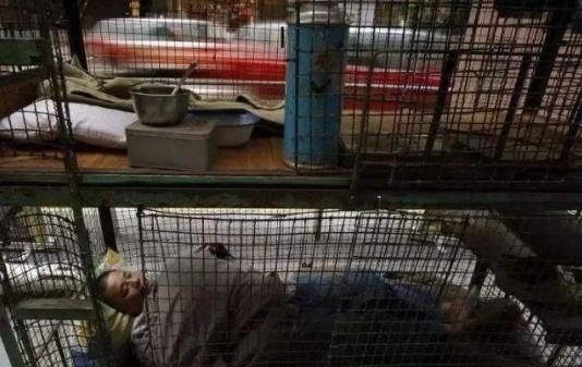  【现状】你有见过香港的“棺材房”吗？亲眼见到后才明白自己住