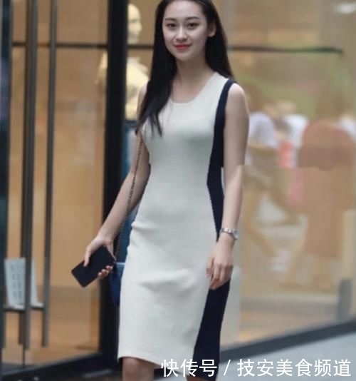  [小姐姐]小姐姐“黑白配”连衣裙，不仅优雅，还成为街上动人的风景线！