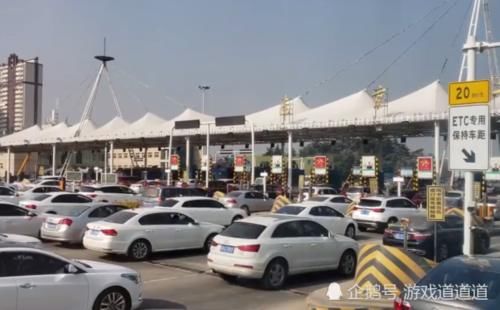  #非常麻烦#国庆高速免费走ETC还是人工车道？别走错，搞不好造成