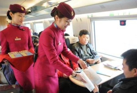  离职率■高铁女乘务员青春靓丽，为啥离职率那么高？离职女乘务