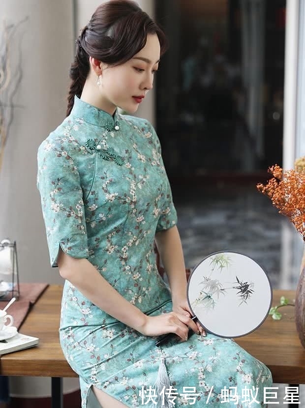 【低调】今年流行穿“旗袍”,初秋穿这件,低调彰显优雅知性的女人味