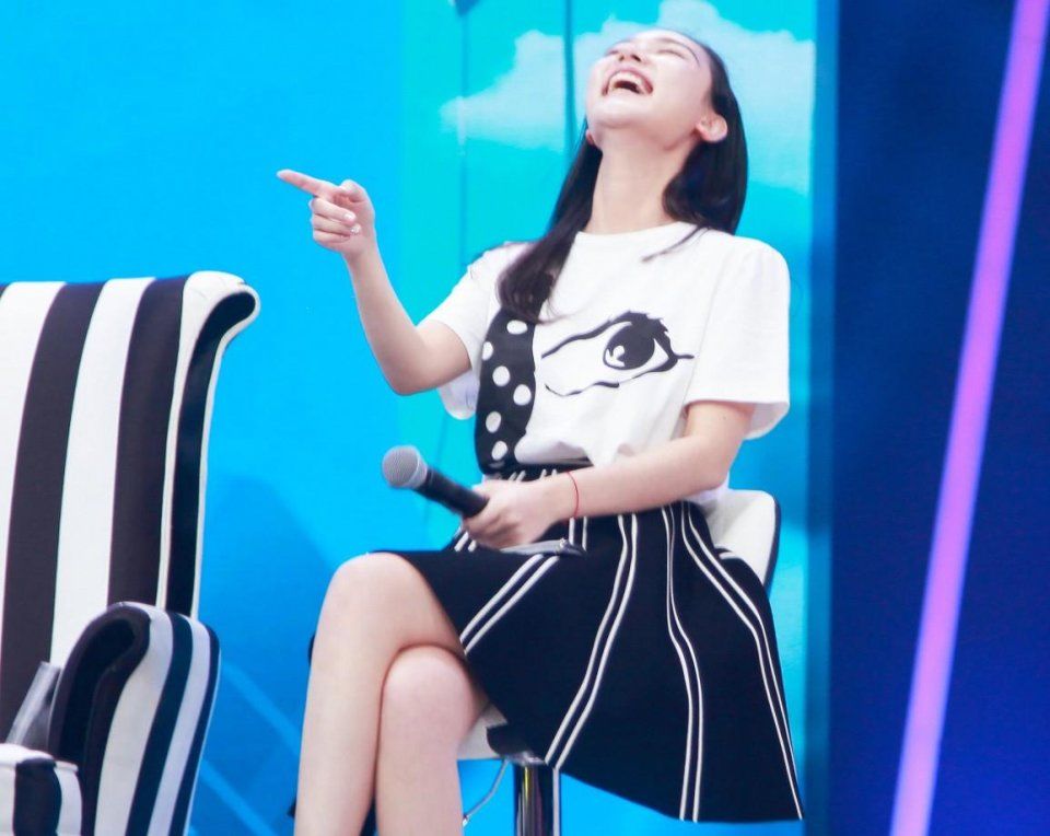 孙骁骁这双鞋子厉害了，直接增高20厘米，还勒出了七层赘肉!