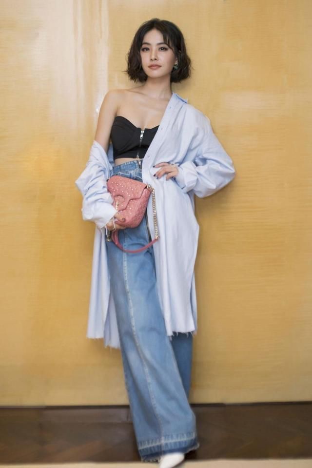 蔡依林真大胆!衣服不好好穿裤子被勒得皱巴巴的 网友:疼吗?