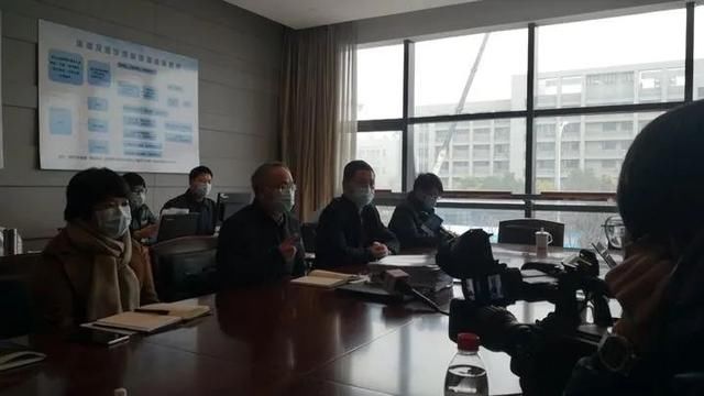  #华侨#杭州通报两架载有华侨飞机抵杭情况，咳嗽3天小女孩第一次检测阴性