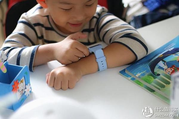 阿巴町 V600A儿童智能手表:IPX7防水+支付宝零钱管理