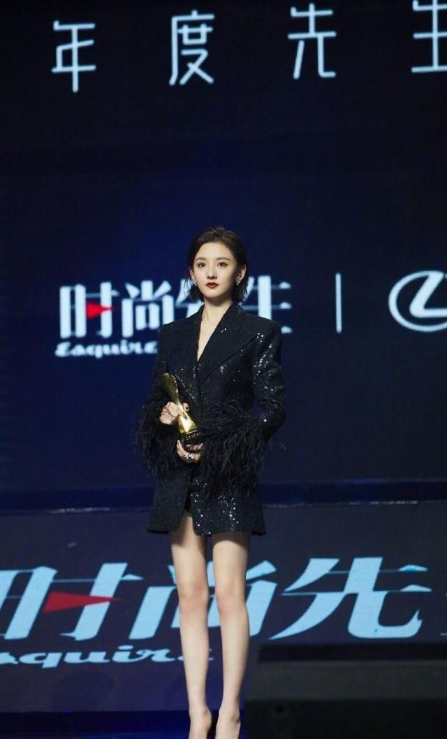  「仙气」春光俏丽下，不穿点仙气飘飘的羽饰单品怎么对得起这美好天气！
