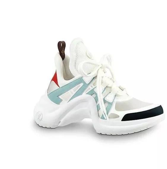 正值此刻,超模和it girl们都在ins上晒什么运动鞋?